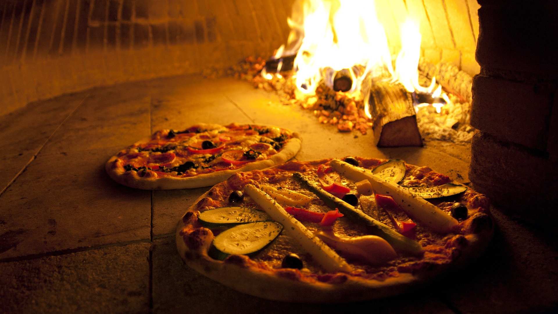 Ultimate Yummy Veg Pizza are Made Here