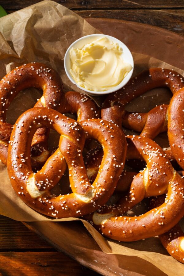 Pretzel Cake – Bánh xoắn độc đáo, vị mặn ngọt hòa quyện, dùng tiệc hay ăn vặt đều tuyệt - Ảnh 5