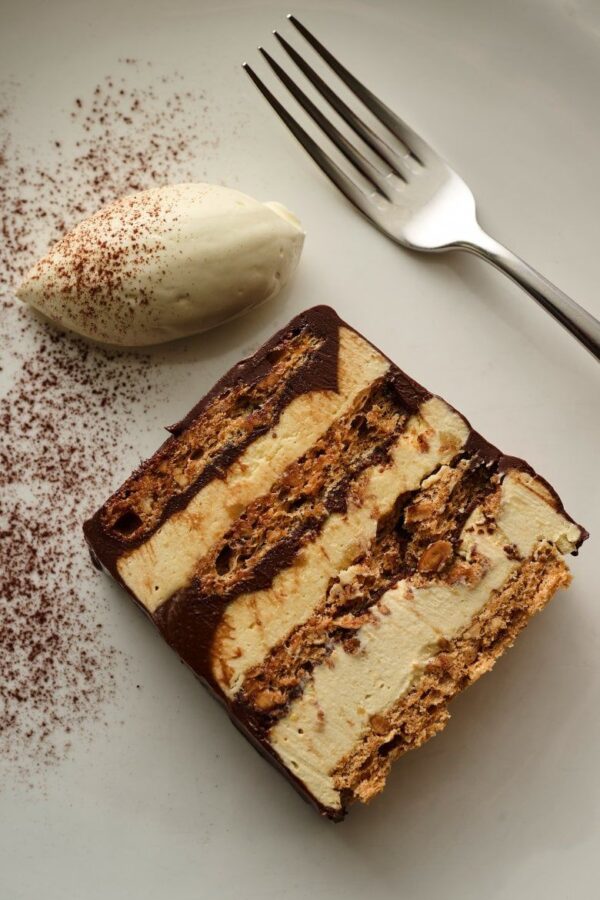 Hazelnut Cake – Bánh hạt phỉ thơm bùi, mềm xốp và sang trọng - Ảnh 4