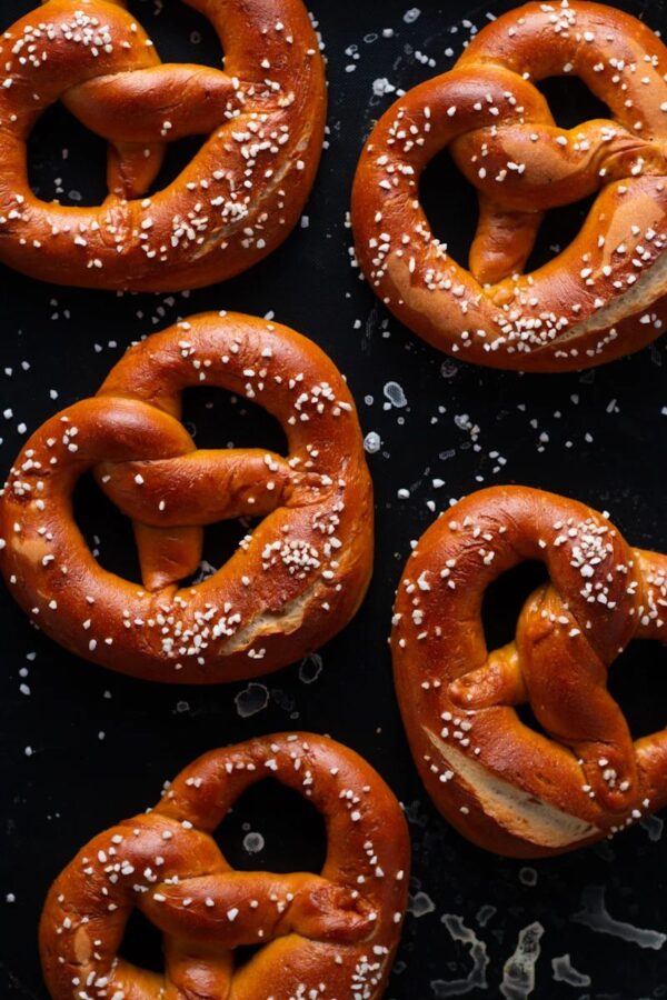Pretzel Cake – Bánh xoắn độc đáo, vị mặn ngọt hòa quyện, dùng tiệc hay ăn vặt đều tuyệt - Ảnh 4