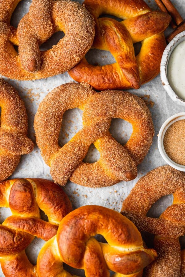 Pretzel Cake – Bánh xoắn độc đáo, vị mặn ngọt hòa quyện, dùng tiệc hay ăn vặt đều tuyệt - Ảnh 2